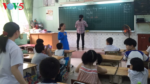 Huynh Thi Hoa Hong, a caring teacher of autistic children - ảnh 1